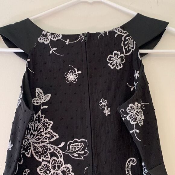 Rare Editions black dress with white embroidered flowers. Tie back. Size 14 - Picture 8 of 10
